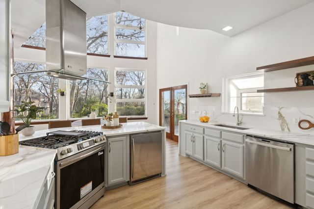 540 Diamond Point Drive, Oak Point, TX 75068