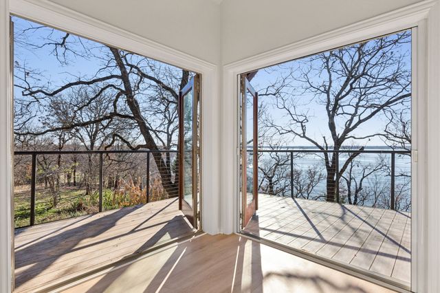 540 Diamond Point Drive, Oak Point, TX 75068