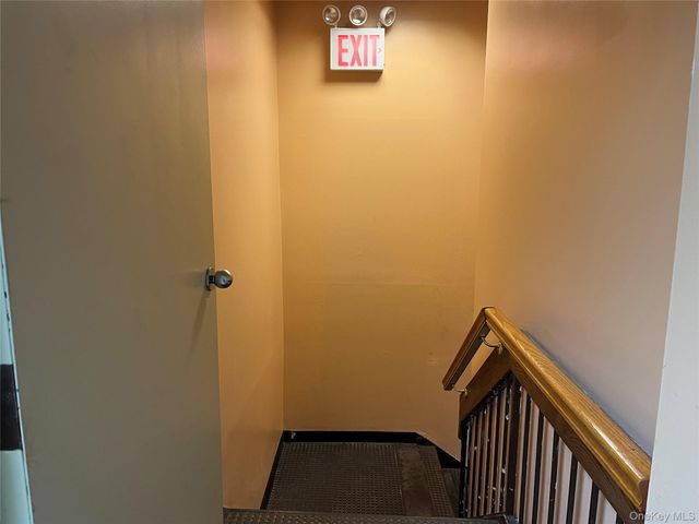 251-11 Northern Blvd 2E, Little Neck, NY 11362