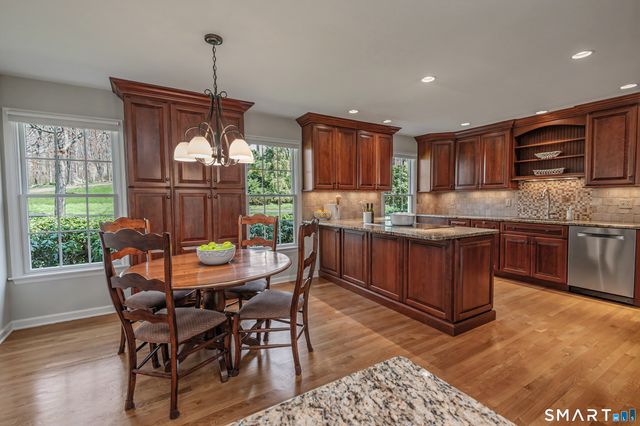 19 Hull Place, Ridgefield, CT 06877