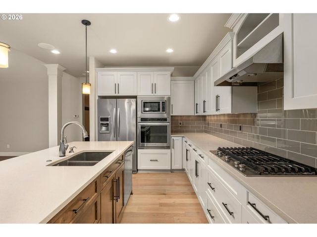 3882 Se PIPERS Dr, Hillsboro, OR 97123