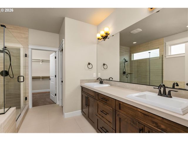 3882 Se PIPERS Dr, Hillsboro, OR 97123