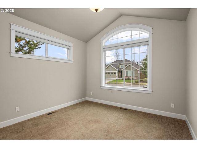 3882 Se PIPERS Dr, Hillsboro, OR 97123