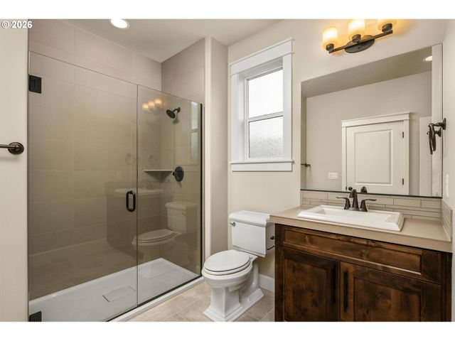 3882 Se PIPERS Dr, Hillsboro, OR 97123