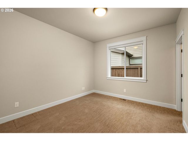 3882 Se PIPERS Dr, Hillsboro, OR 97123