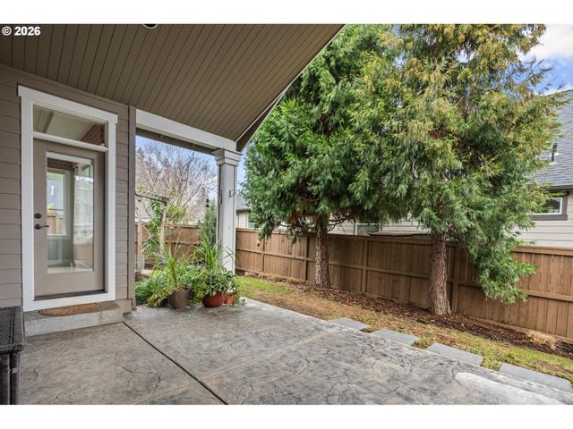 3882 Se PIPERS Dr, Hillsboro, OR 97123