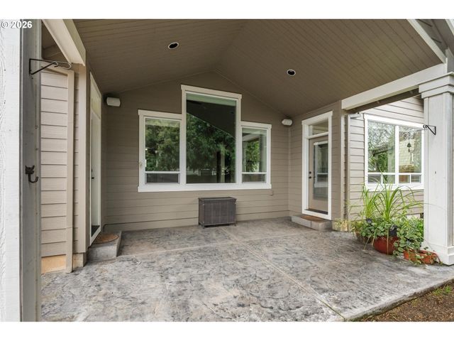 3882 Se PIPERS Dr, Hillsboro, OR 97123