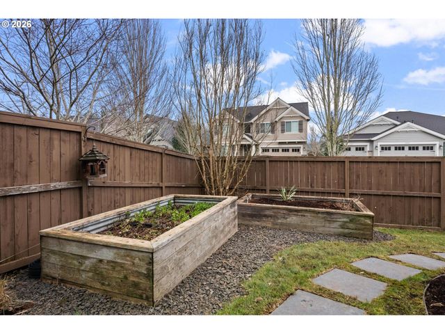 3882 Se PIPERS Dr, Hillsboro, OR 97123