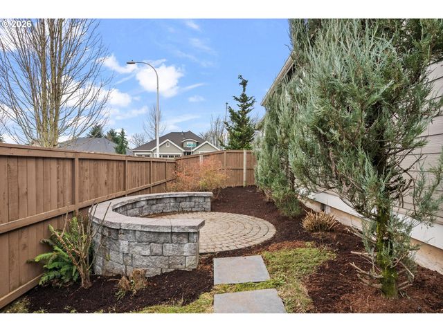 3882 Se PIPERS Dr, Hillsboro, OR 97123