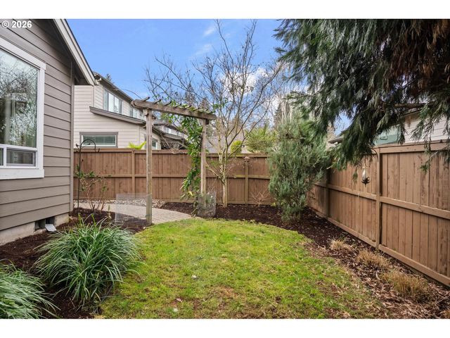 3882 Se PIPERS Dr, Hillsboro, OR 97123