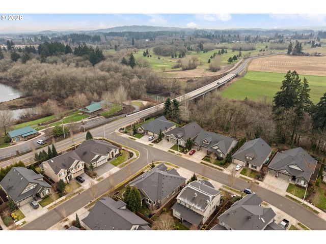 3882 Se PIPERS Dr, Hillsboro, OR 97123