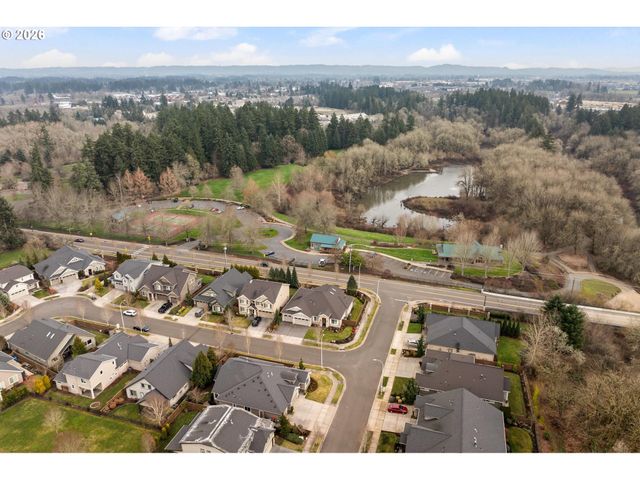 3882 Se PIPERS Dr, Hillsboro, OR 97123