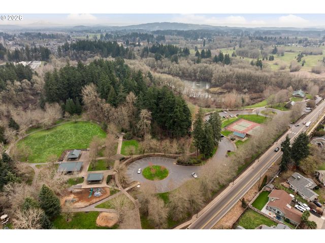 3882 Se PIPERS Dr, Hillsboro, OR 97123