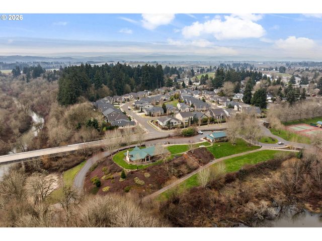 3882 Se PIPERS Dr, Hillsboro, OR 97123