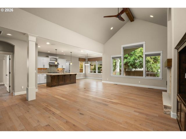 3882 Se PIPERS Dr, Hillsboro, OR 97123