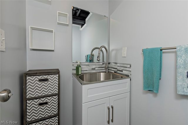 10412 Redbud Drive, Aurora, OH 44202
