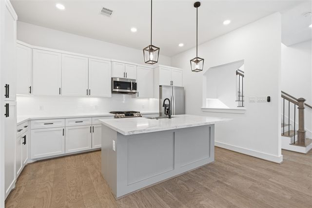 712 W Donovan Street C, Houston, TX 77091