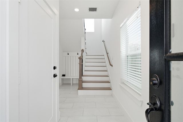 712 W Donovan Street C, Houston, TX 77091
