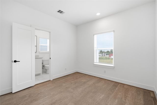 712 W Donovan Street C, Houston, TX 77091