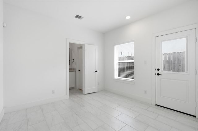 712 W Donovan Street C, Houston, TX 77091