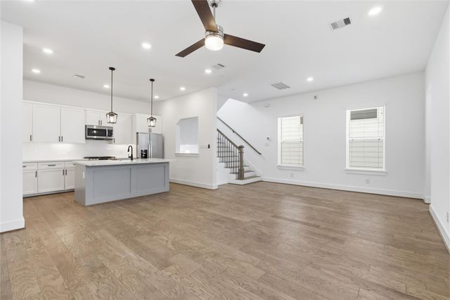 712 W Donovan Street C, Houston, TX 77091