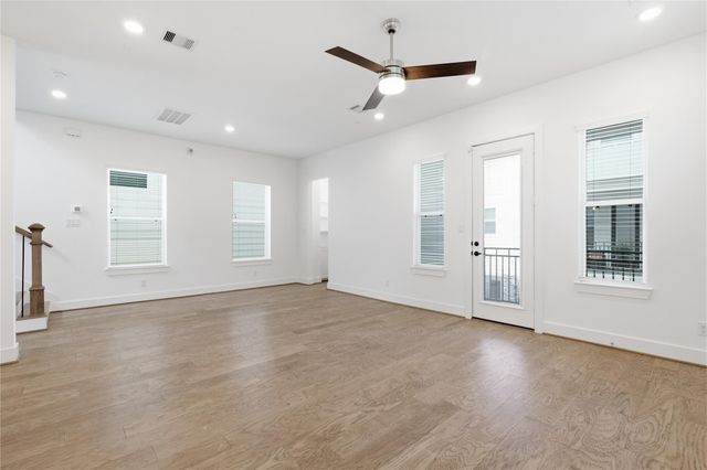 712 W Donovan Street C, Houston, TX 77091