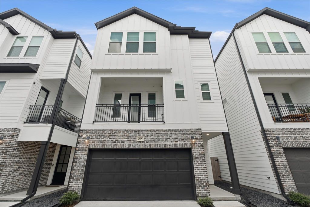 712 W Donovan Street C, Houston, TX 77091