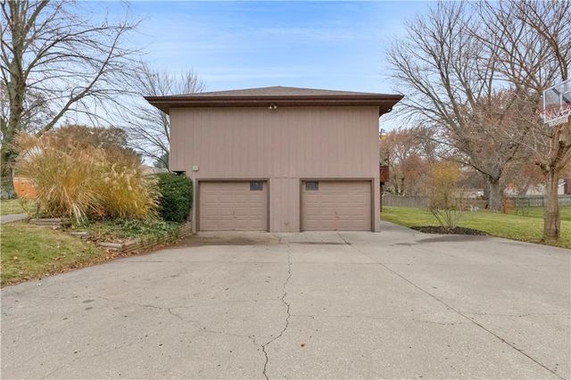 2905 County Line Road, Country Club, MO 64506