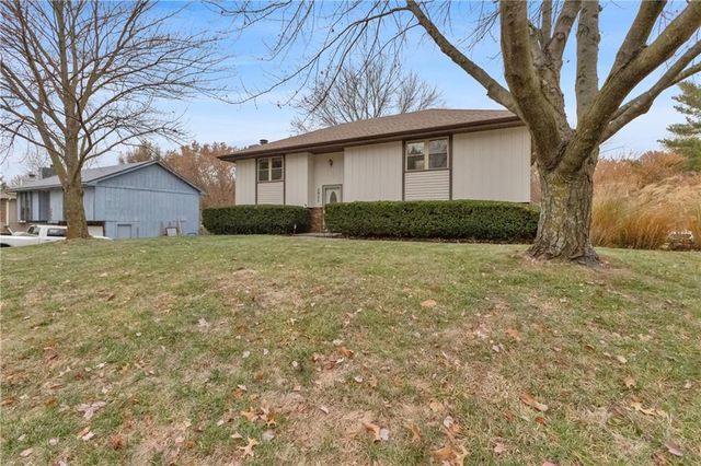 2905 County Line Road, Country Club, MO 64506