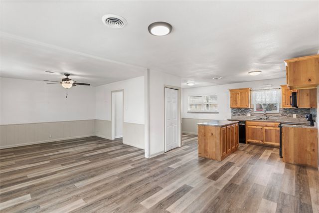 1204 Elmwood Street, Gainesville, TX 76240