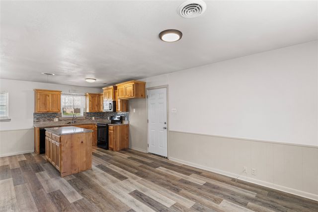 1204 Elmwood Street, Gainesville, TX 76240