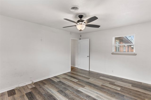 1204 Elmwood Street, Gainesville, TX 76240