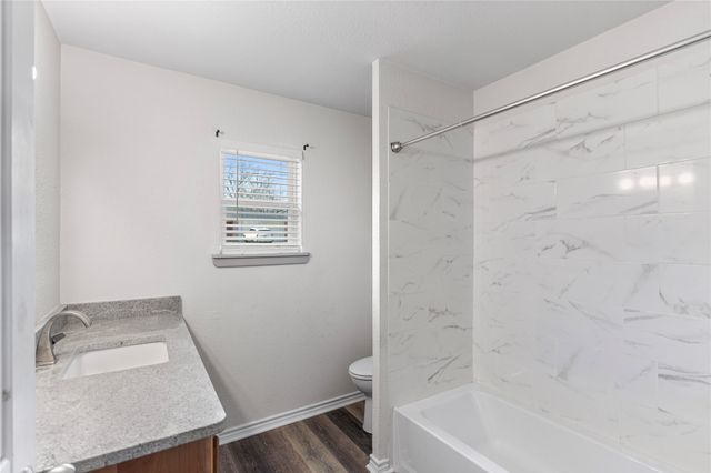 1204 Elmwood Street, Gainesville, TX 76240