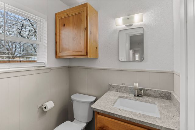 1204 Elmwood Street, Gainesville, TX 76240