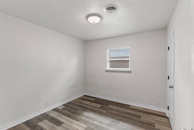 1204 Elmwood Street, Gainesville, TX 76240