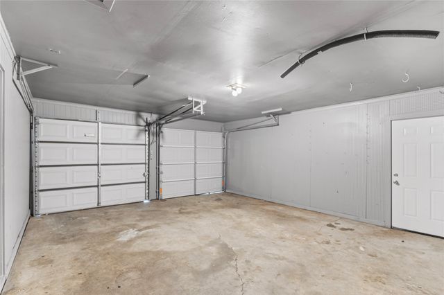 1204 Elmwood Street, Gainesville, TX 76240