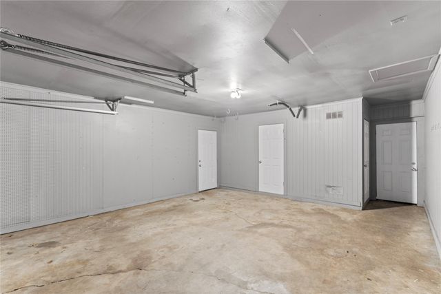 1204 Elmwood Street, Gainesville, TX 76240