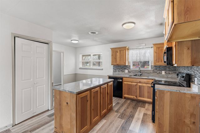 1204 Elmwood Street, Gainesville, TX 76240