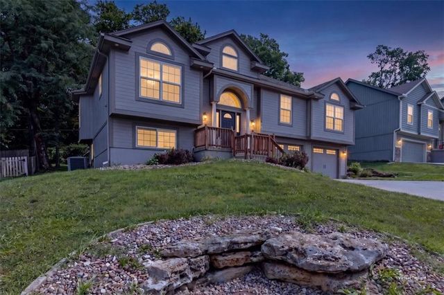 414 Fairway Road, Belton, MO 64012