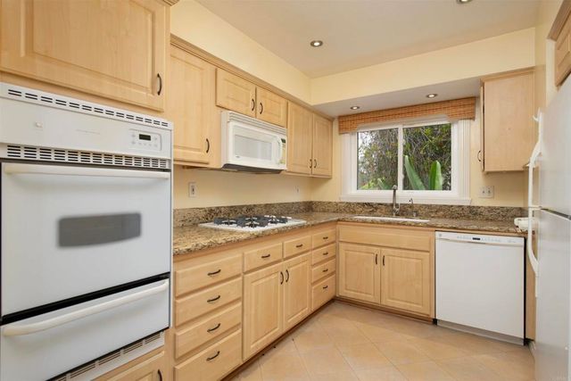 3621 Vista Campana S 16, Oceanside, CA 92057