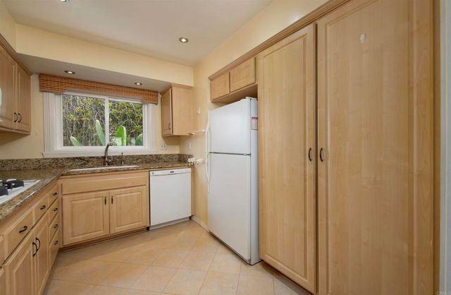 3621 Vista Campana S 16, Oceanside, CA 92057