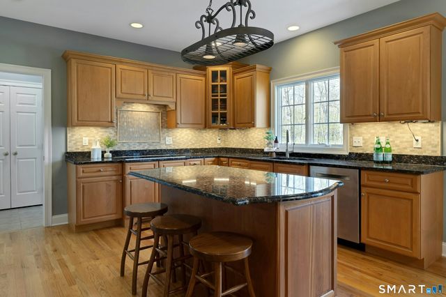 6 Hoseye Coach Road, Newtown, CT 06482