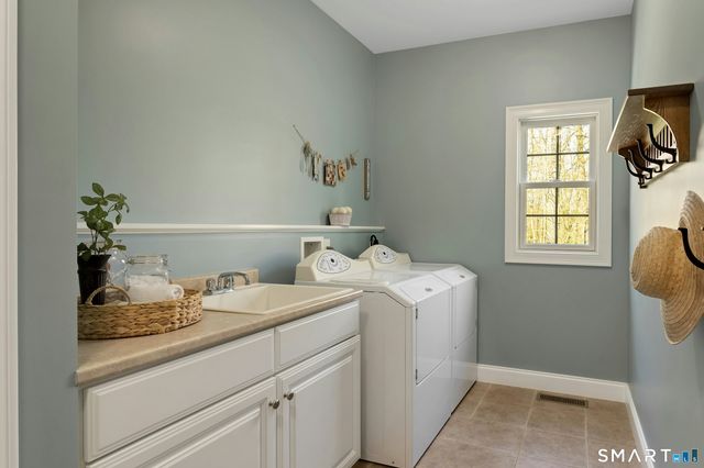 6 Hoseye Coach Road, Newtown, CT 06482