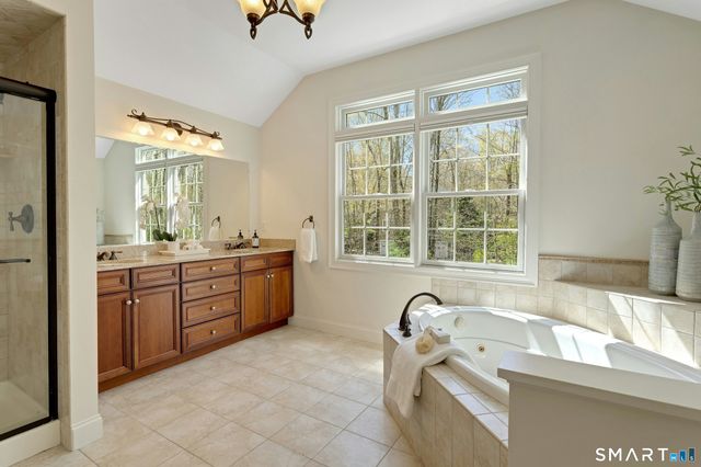 6 Hoseye Coach Road, Newtown, CT 06482