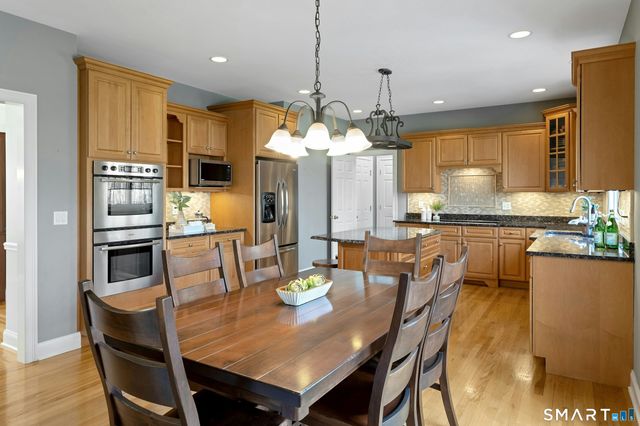 6 Hoseye Coach Road, Newtown, CT 06482