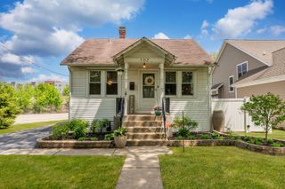 107 S Burton Place, Arlington Heights, IL 60005