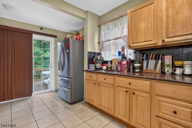 416 Pine St, Roselle Boro, NJ 07203
