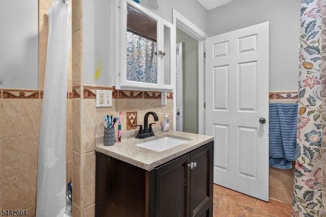 416 Pine St, Roselle Boro, NJ 07203