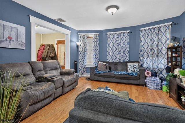 416 Pine St, Roselle Boro, NJ 07203