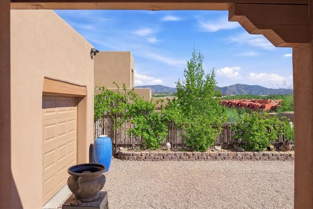 1641 Placita De Luna, Santa Fe, NM 87506